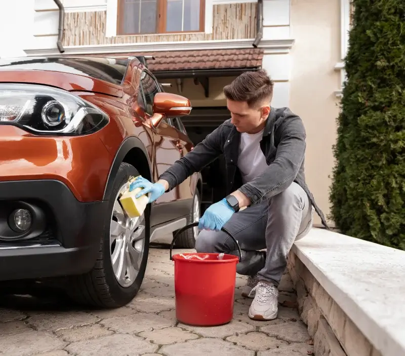 Lavage auto à domicile Magneux-Haute-Rive : professionnel intervenant sur un véhicule